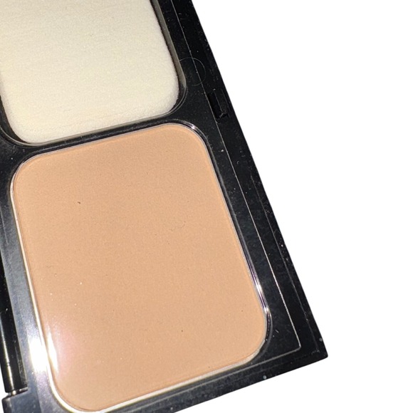 Bobbi Brown Skin Weightless Powder Foundation –‎ Natural 4 - Picture 2 of 3